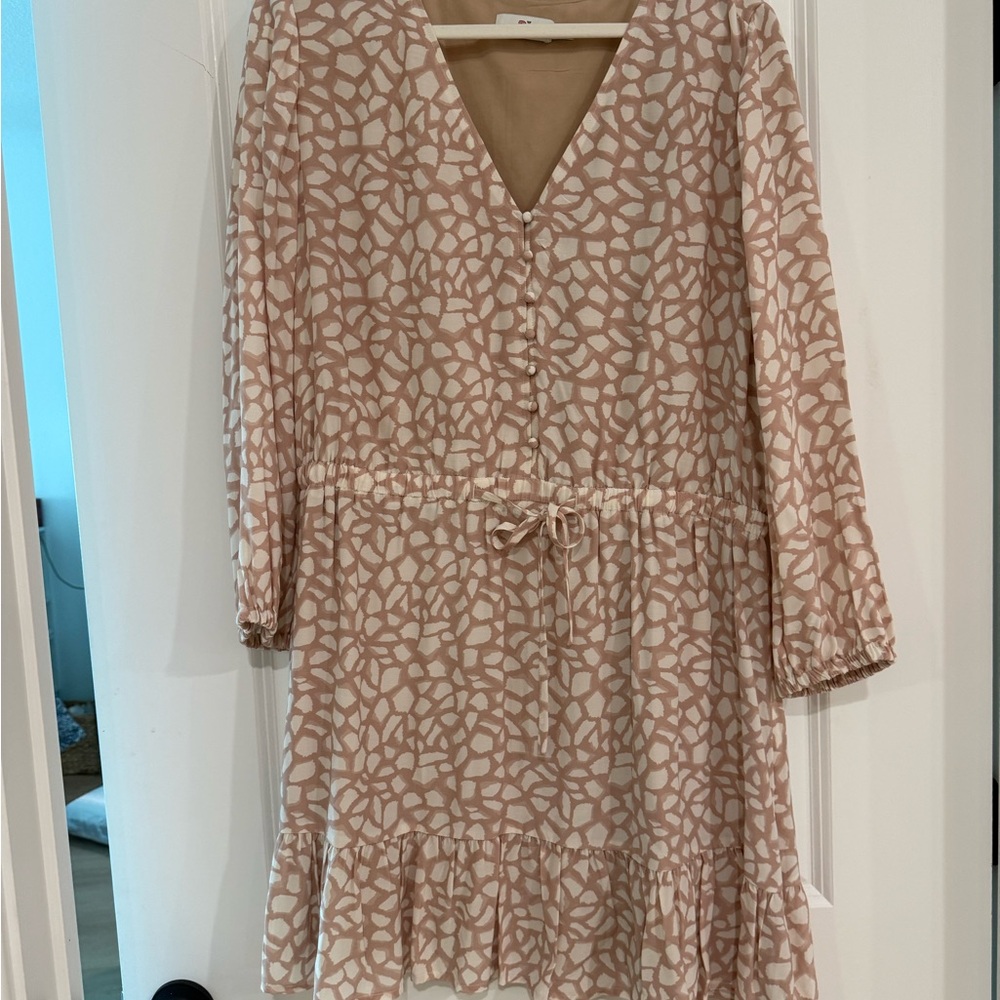 Vineyard Vines Soft Beige Dress with Pink Logo